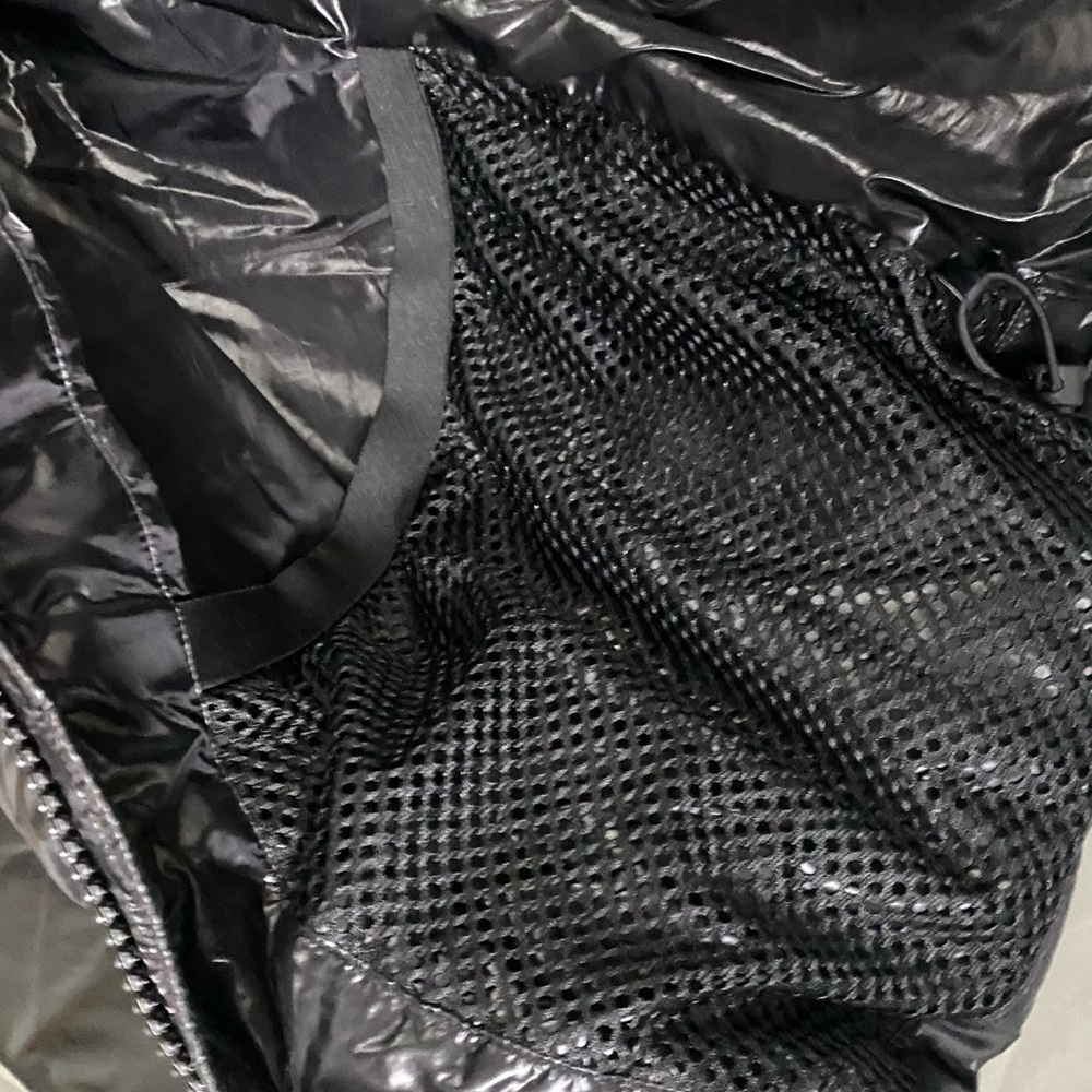 Men's Canada Goose Black Puffer Jacket - Picture 3 of 8
